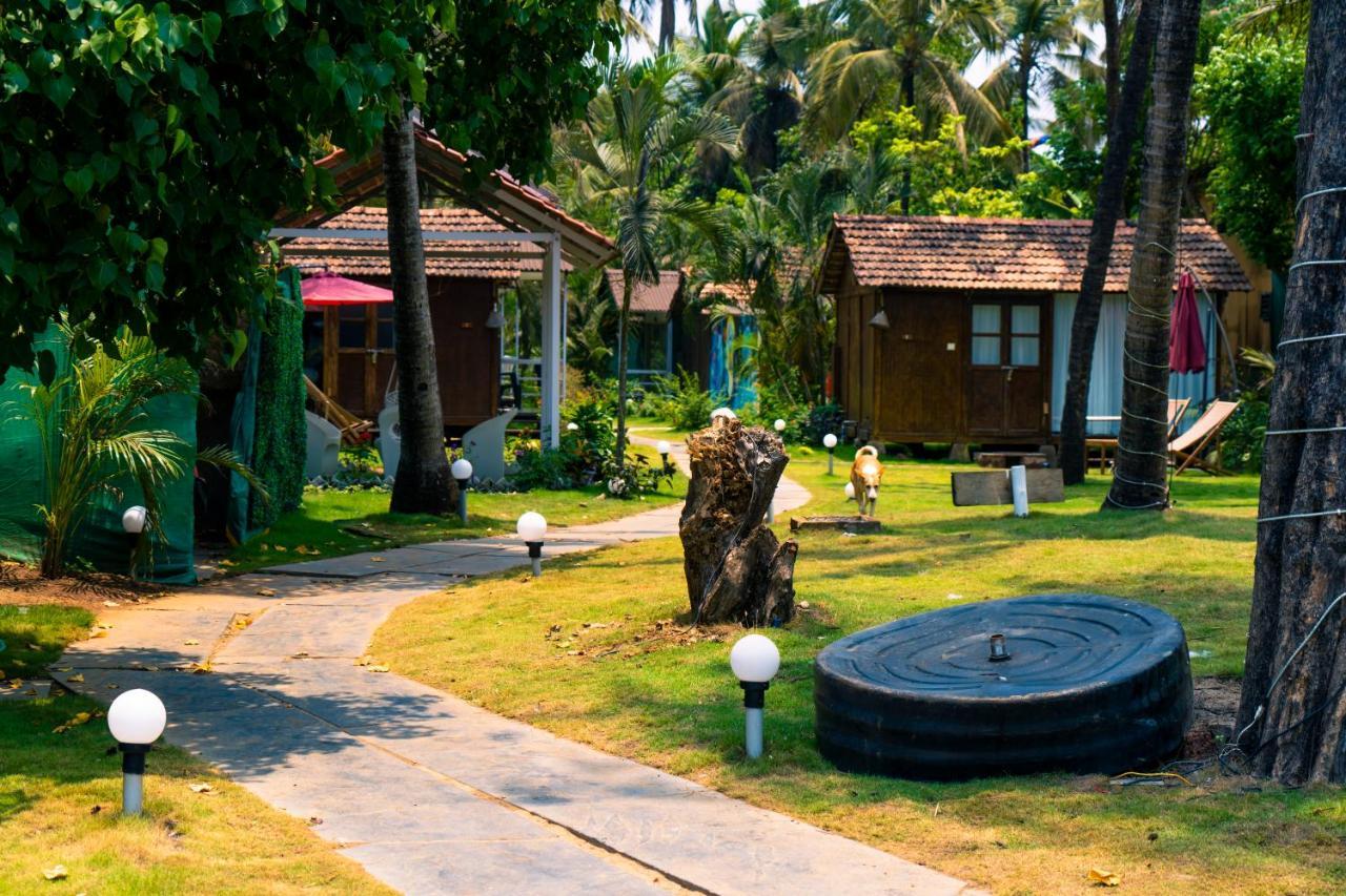 Village Susegat Beach Resort Morjim Buitenkant foto